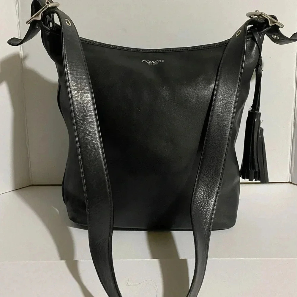 Coach vintage black leather shoulder handbag